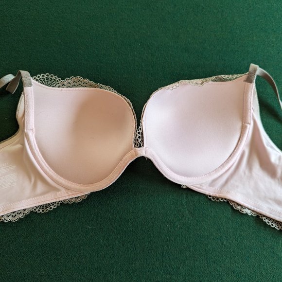 Victoria's Secret Plunge Bra 🩷 - Picture 4 of 7